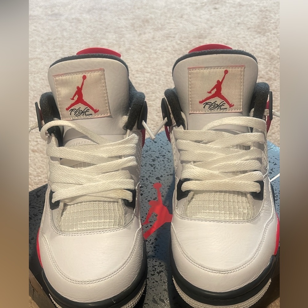 Kids Air Jordan 4 size 5.5